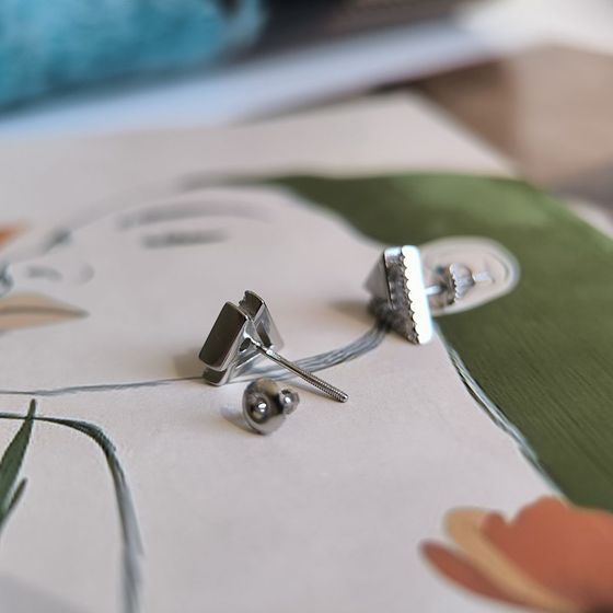 Серебряные серьги с перламутром, фианитами