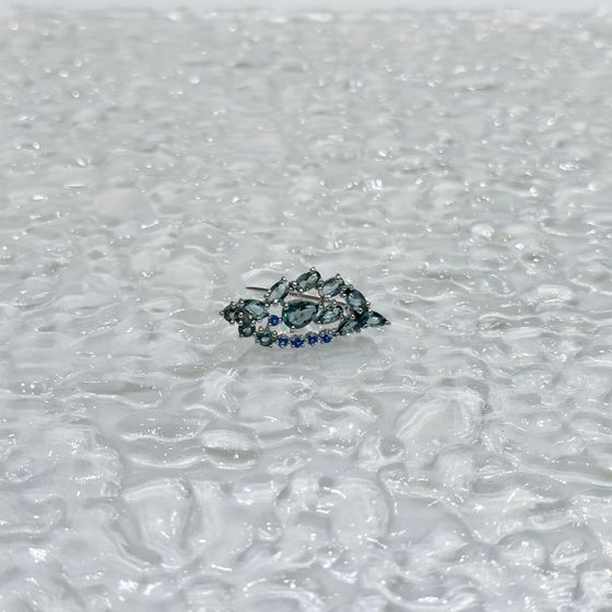 Серебряная брошка с топазом Лондон Блю 2.313ct