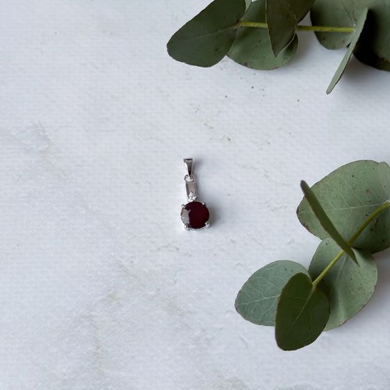Серебряная подвеска с рубином 2.783ct, фианитами