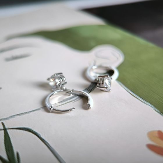 Серебряные серьги с фианитами, емаллю