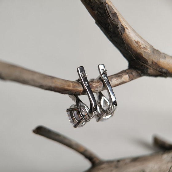 Серебряные серьги с фианитами