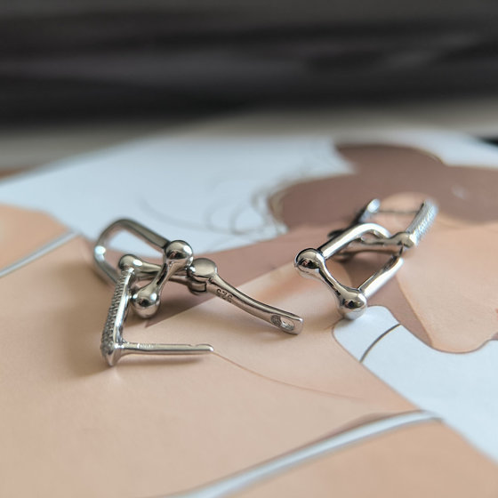 Серебряные серьги с фианитами