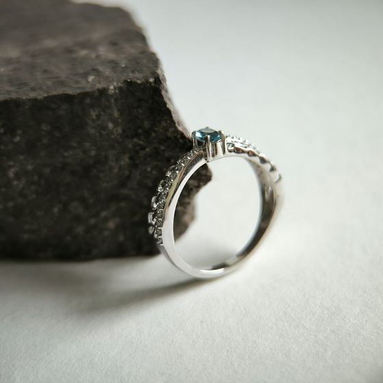 Серебряное кольцо с топазом Лондон Блю 0.527ct