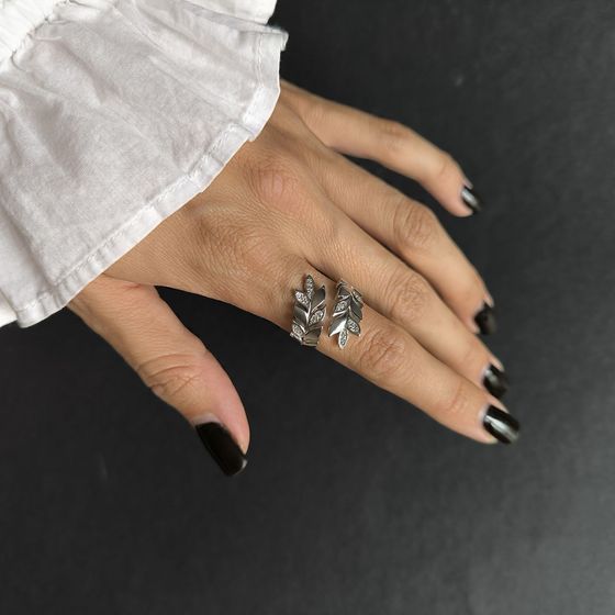 Серебряное кольцо с фианитами