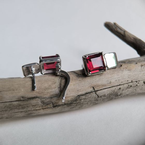 Серебряные серьги с гранатом nano 4.117ct