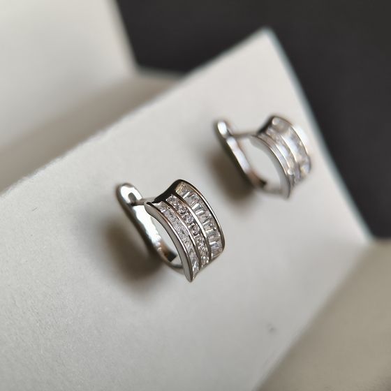 Серебряные серьги с фианитами