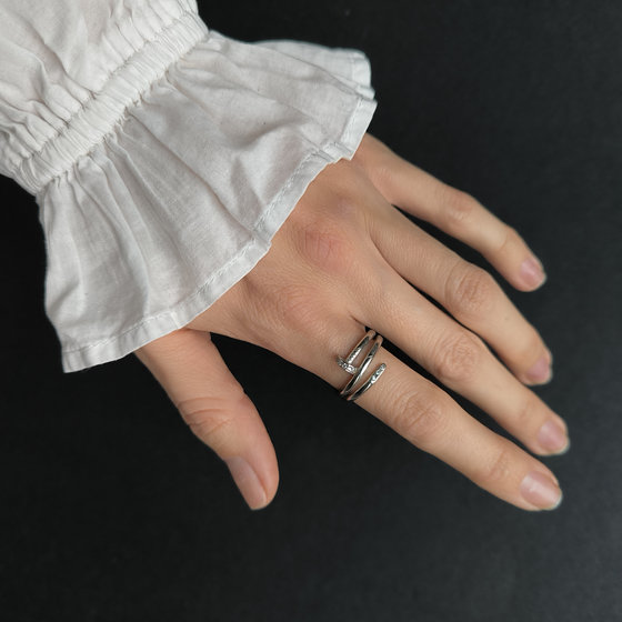 Серебряное кольцо с фианитами