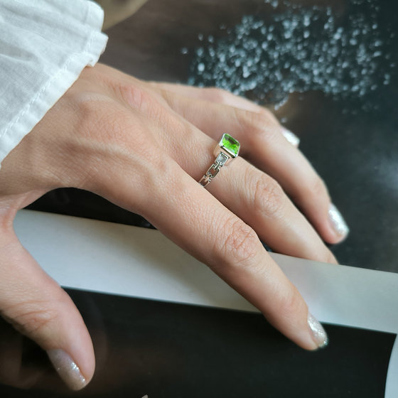 Серебряное кольцо с хризолітом 1.354ct