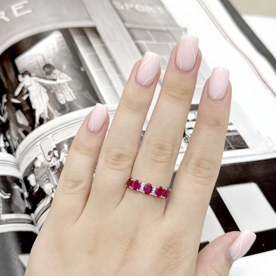 Серебряное кольцо с рубином 2.647ct, фианитами