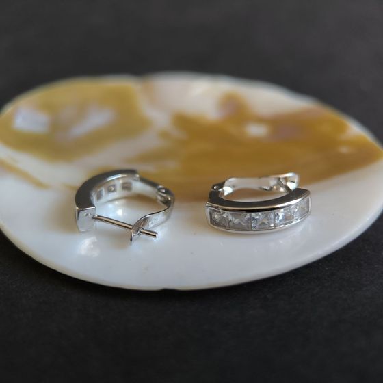 Серебряные серьги с фианитами