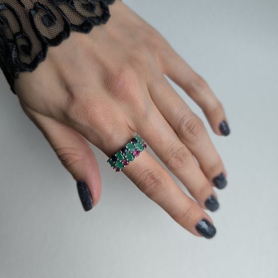 Серебряное кольцо с сапфиром 1.917ct, изумрудом, рубином