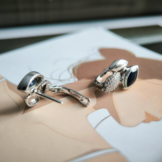 Серебряные серьги с сапфиром 3.326ct, фианитами