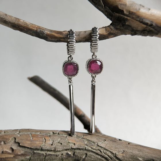 Серебряные серьги с рубином