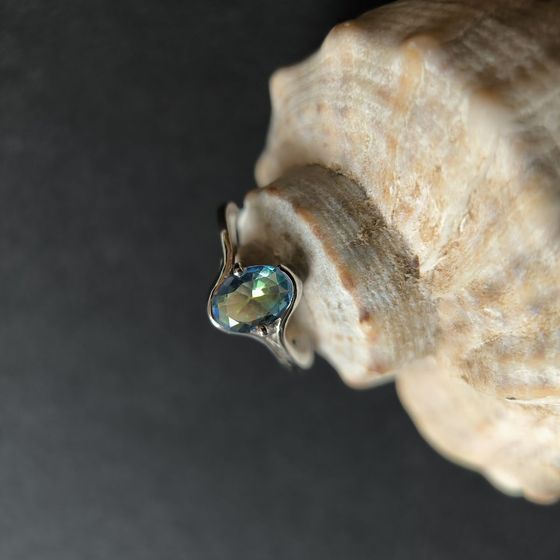 Серебряное кольцо с мистик топазом 0.925ct