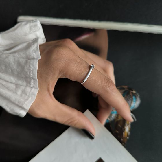 Серебряное кольцо с фианитами, емаллю