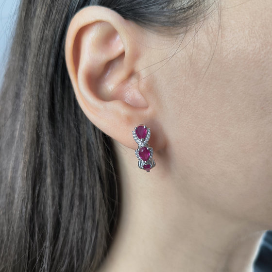 Серебряные серьги с рубином 4.193ct, фианитами
