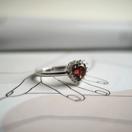 Серебряное кольцо с гранатом 1.122ct