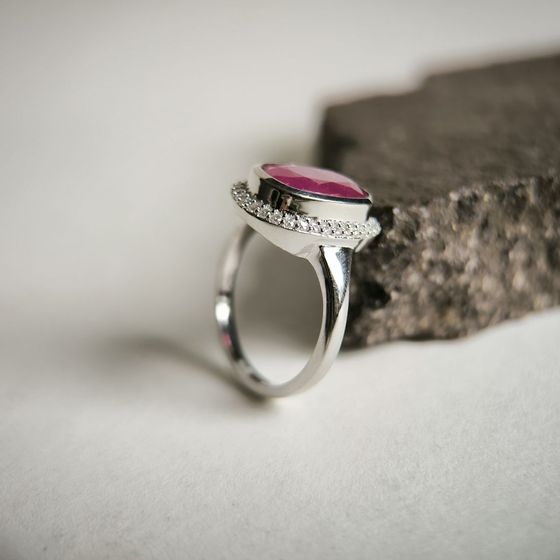Серебряное кольцо с рубином 6.048ct