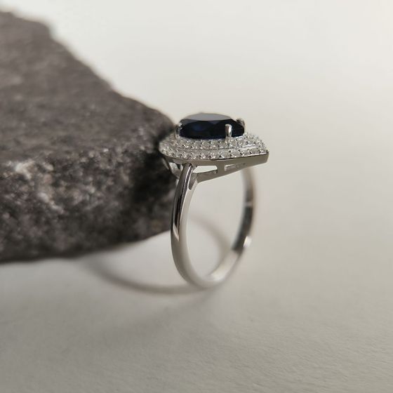 Серебряное кольцо с сапфиром nano 2.221ct, фианитами