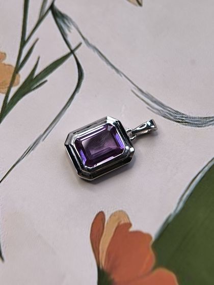 Серебряная подвеска с александритом 3.863ct