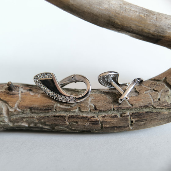 Серебряные серьги с фианитами