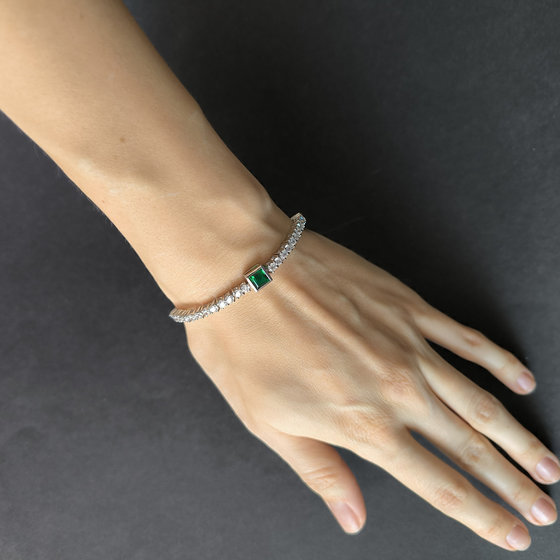 Серебряный браслет с изумрудом nano 9.533ct