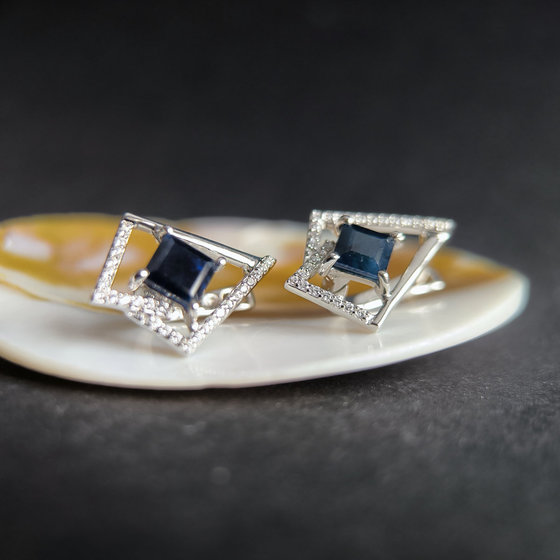 Серебряные серьги с сапфиром 3.344ct, фианитами