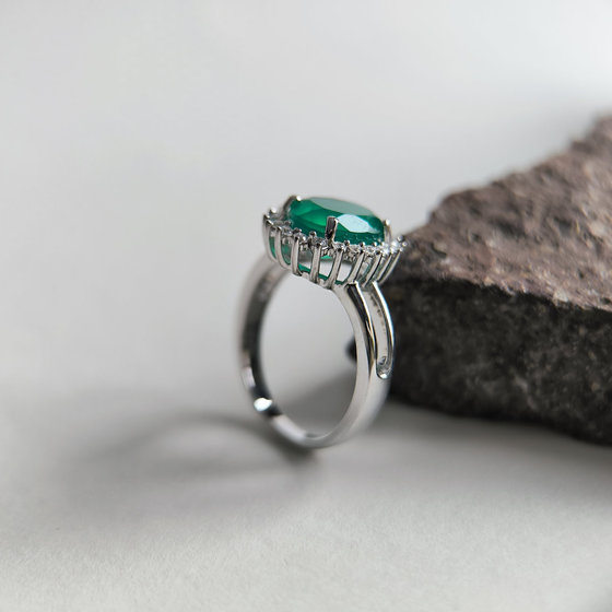 Серебряное кольцо с агатом, фианитами