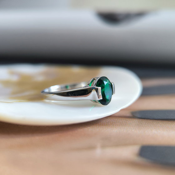 Серебряное кольцо с изумрудом nano 0.908ct