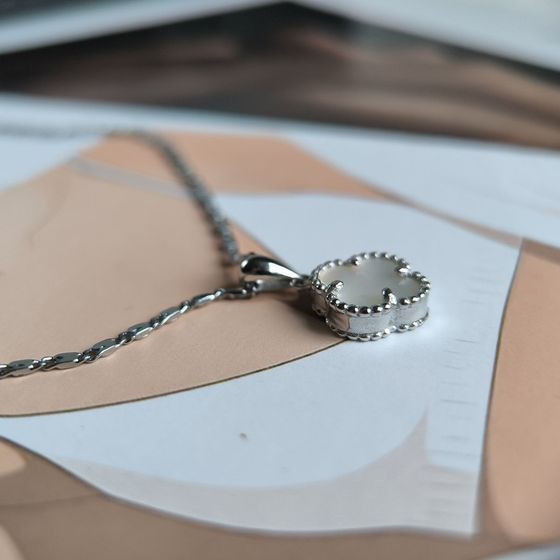 Серебряная подвеска с перламутром