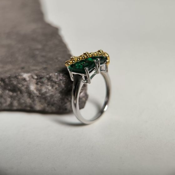 Серебряное кольцо с изумрудом nano