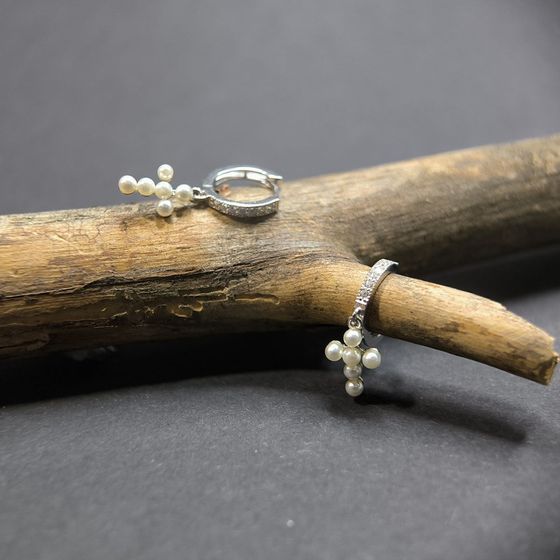 Серебряные серьги с жемчугом, фианитами