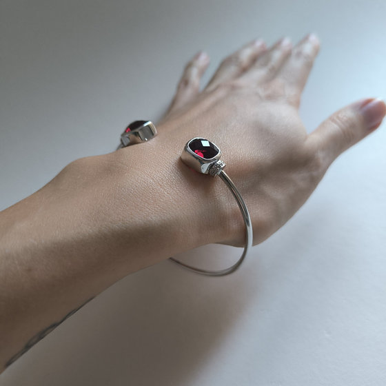 Серебряный браслет с гранатом nano 7.208ct, фианитами