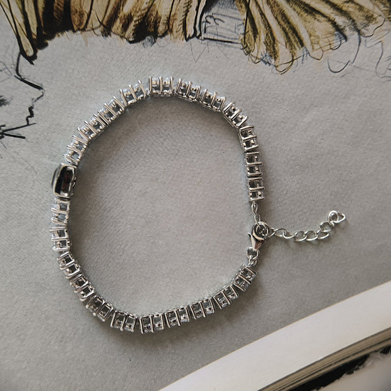 Серебряный браслет с гранатом 10.017ct