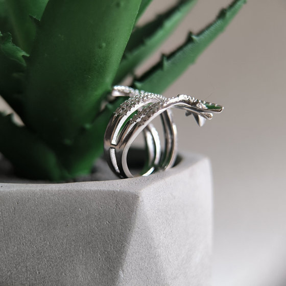 Серебряное кольцо с фианитами