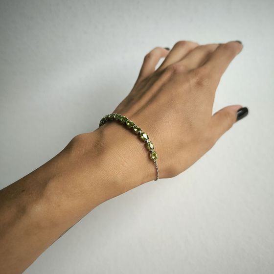 Серебряный браслет с хризолітом