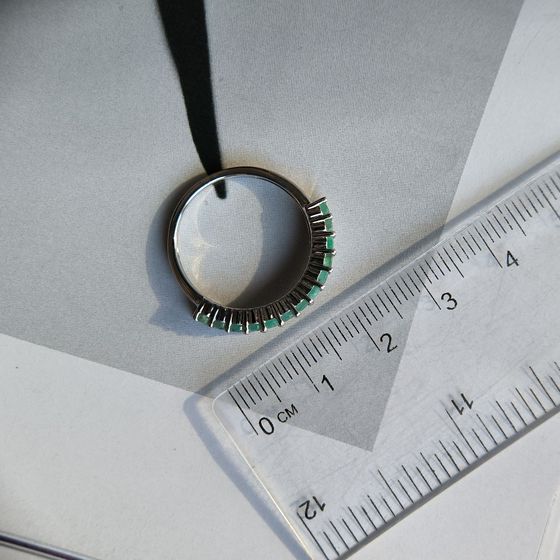 Серебряное кольцо с изумрудом 1.092ct