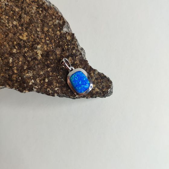 Серебряная подвеска с опалом