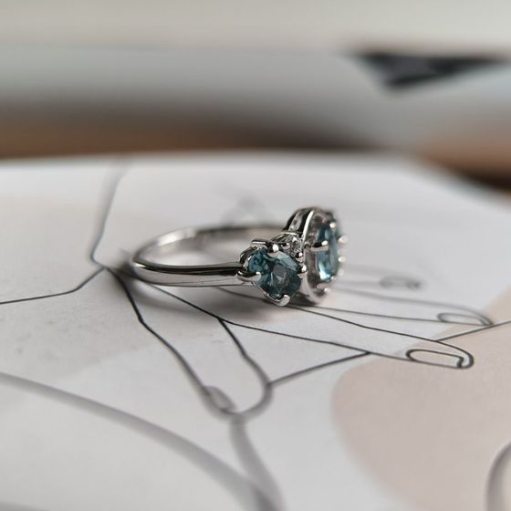 Серебряное кольцо с топазом Лондон Блю 1.007ct