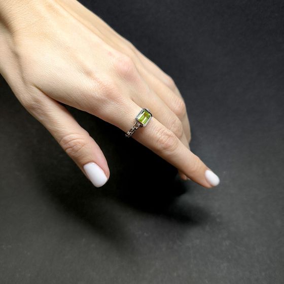 Серебряное кольцо с хризолітом 1.633ct
