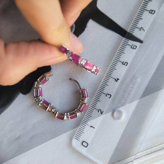 Серебряные серьги с рубином 6.145ct, фианитами