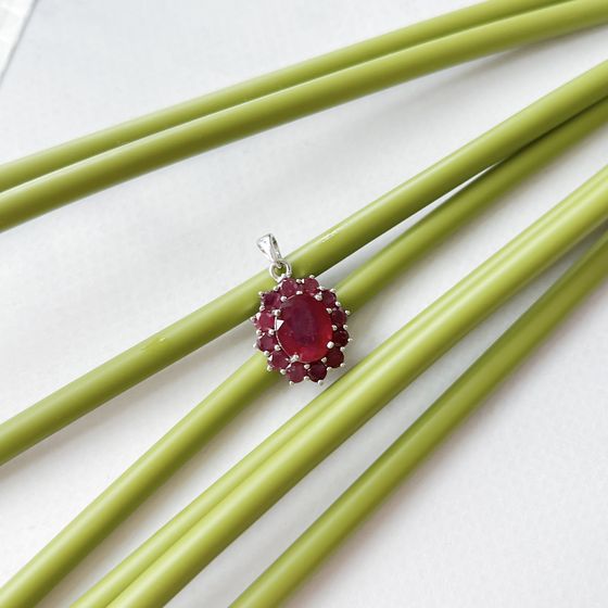Серебряная подвеска с рубином 5.59ct