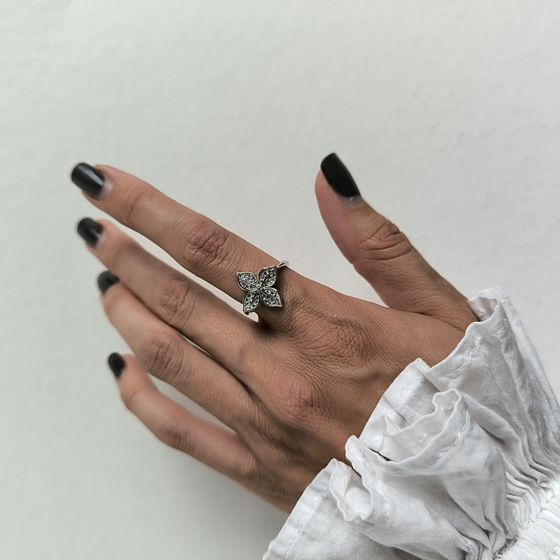 Серебряное кольцо с фианитами