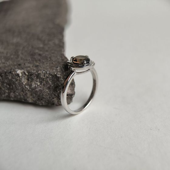 Серебряное кольцо с раухтопазом (дымчатым кварцем), фианитами