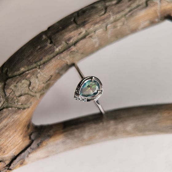Серебряное кольцо с мистик топазом 0.547ct