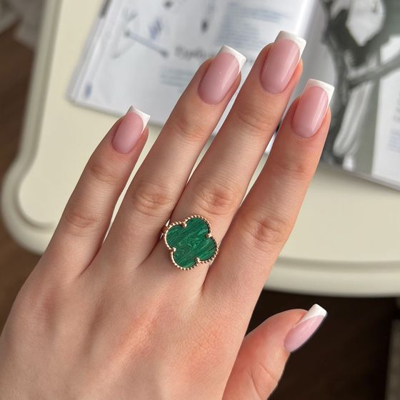 Золотое кольцо с малахитом