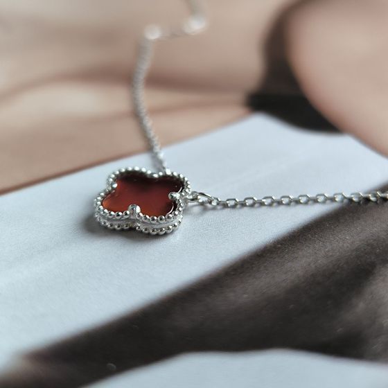 Серебряное колье с агатом