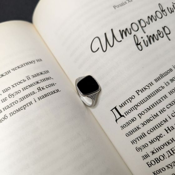 Серебряное кольцо с ониксом Серебряное кольцо с ониксом