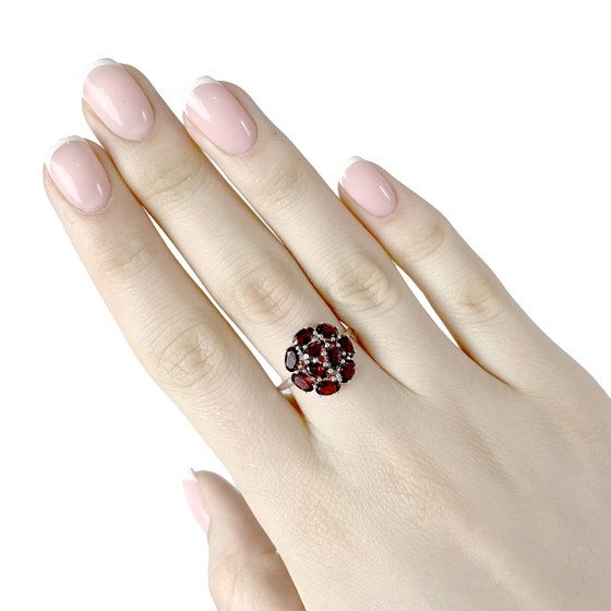 Серебряное кольцо с гранатом 2.992ct