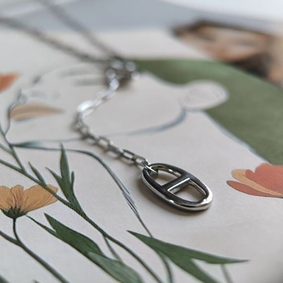 Серебряное колье без камней